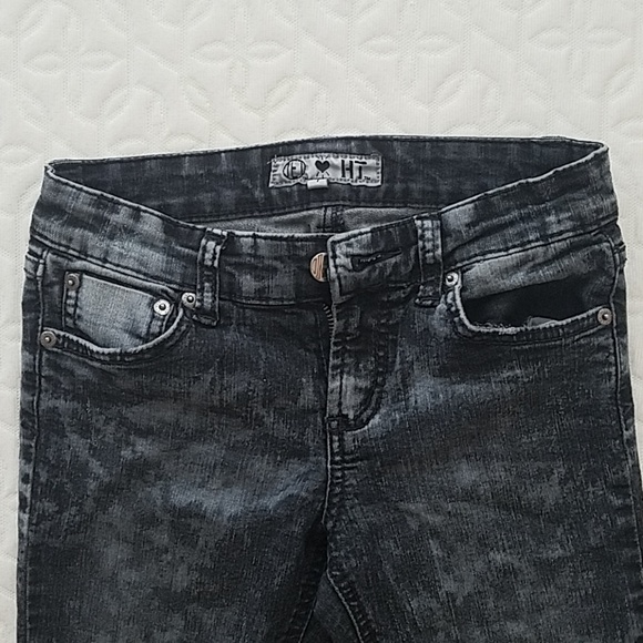 Women's Jean's - Picture 2 of 3